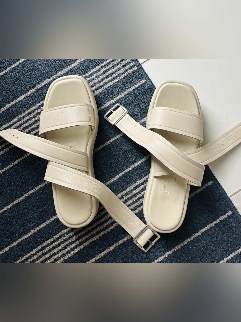 ZARA Women's Cream Leather Buckle Strap Sandals